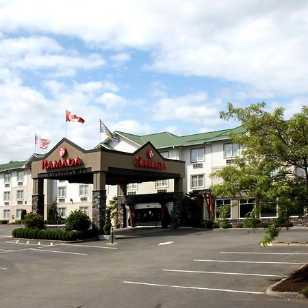 Ramada By Wyndham Surrey/Langley Exterior foto