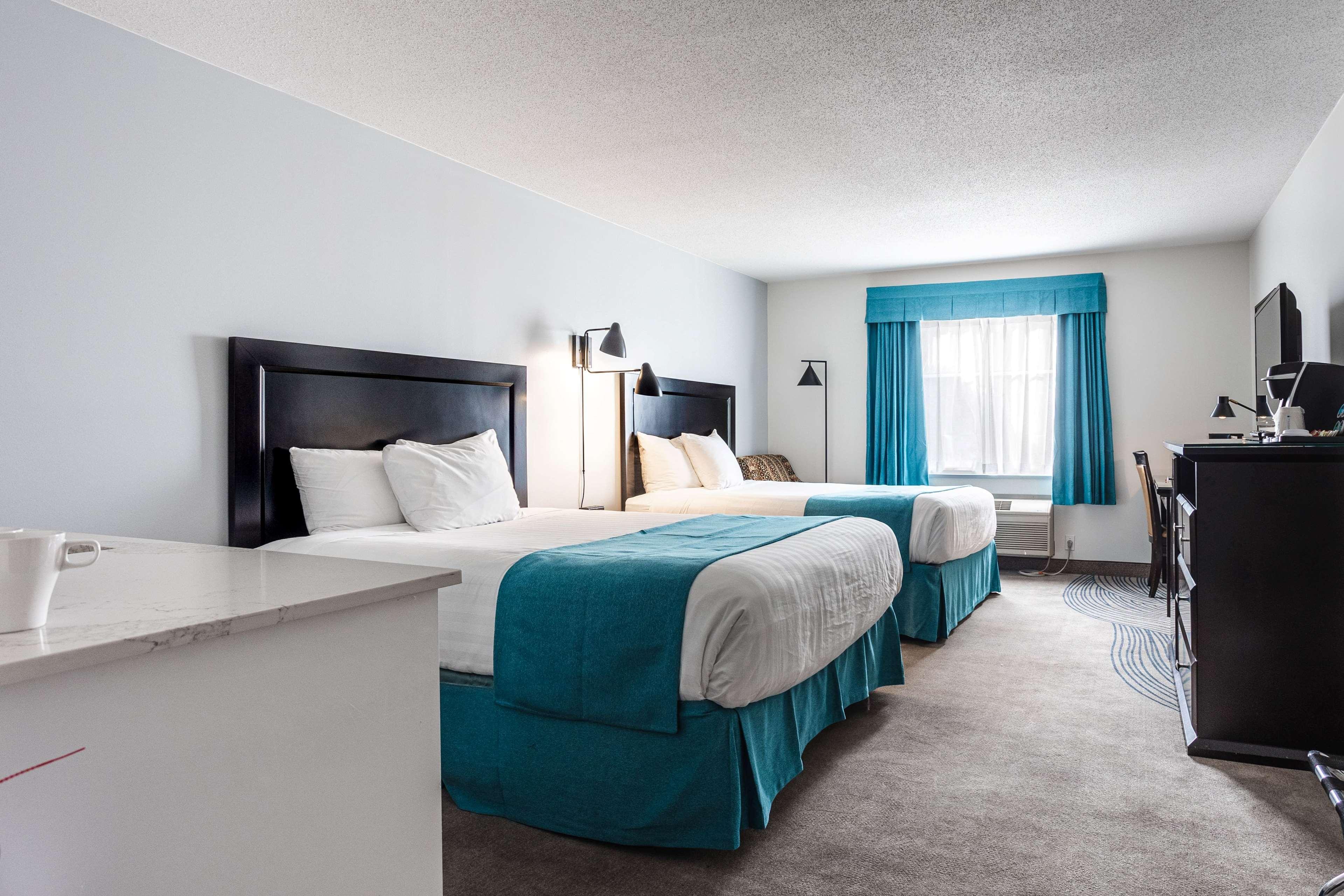 Ramada By Wyndham Surrey/Langley Exterior foto