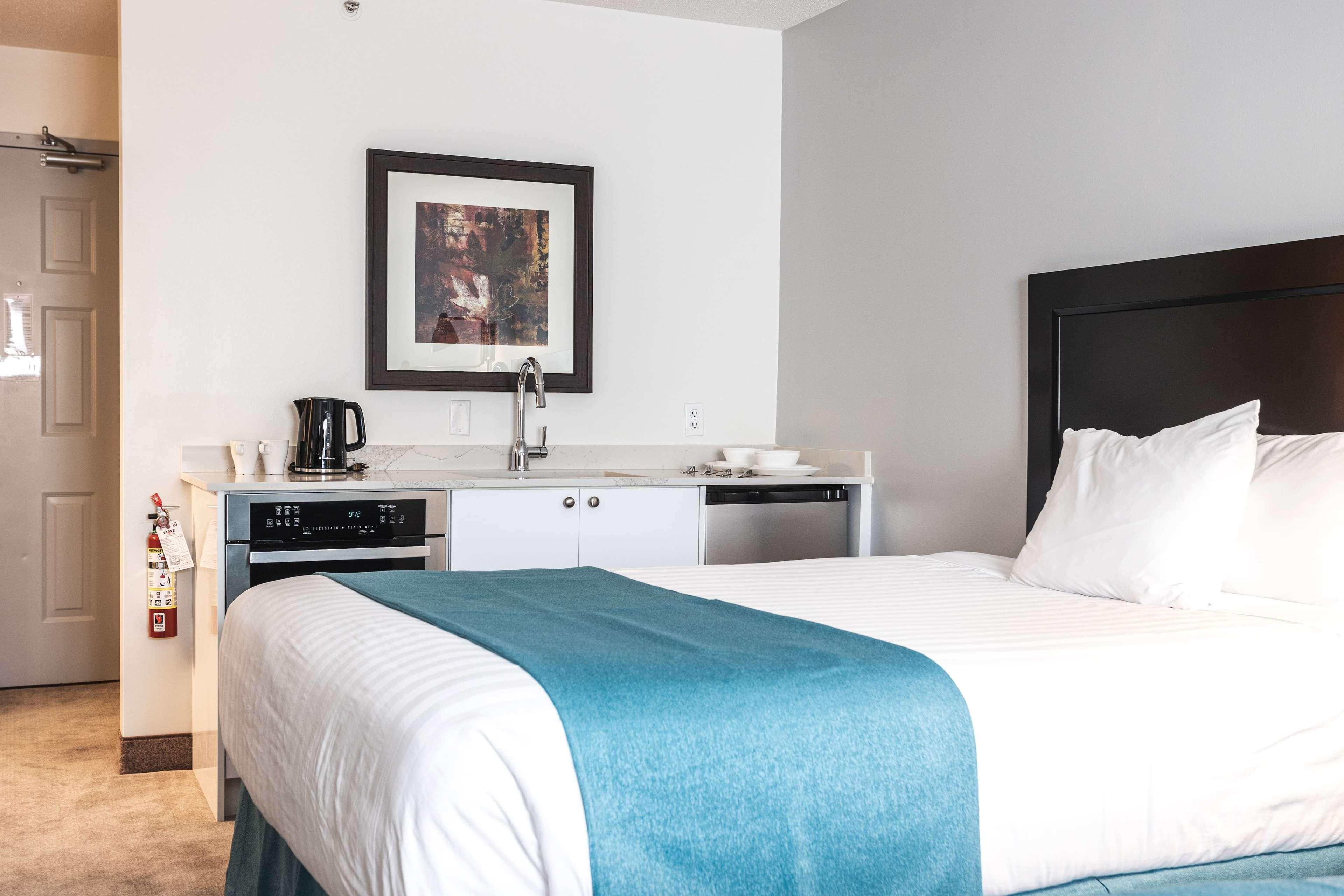 Ramada By Wyndham Surrey/Langley Exterior foto