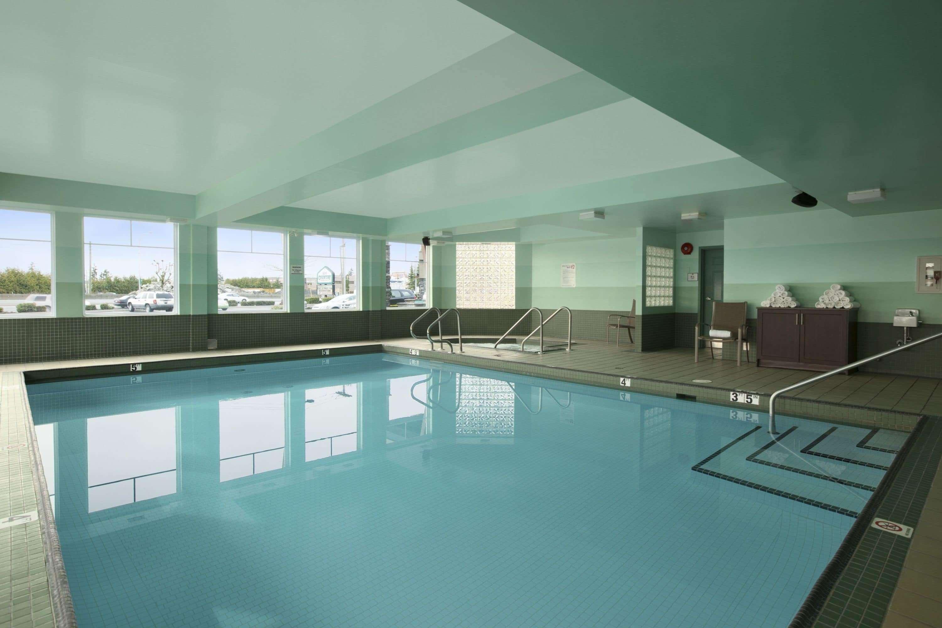 Ramada By Wyndham Surrey/Langley Exterior foto