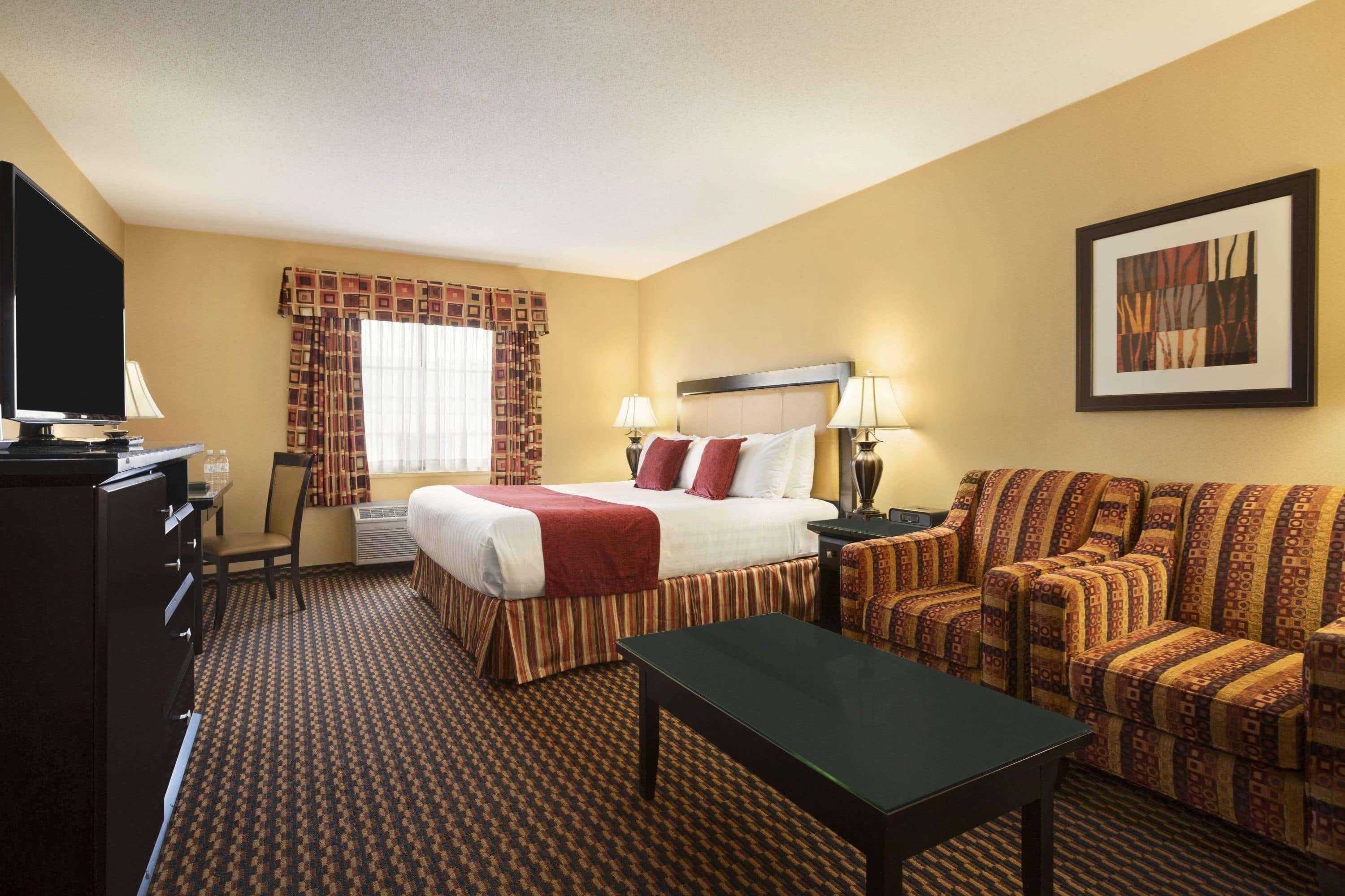Ramada By Wyndham Surrey/Langley Exterior foto