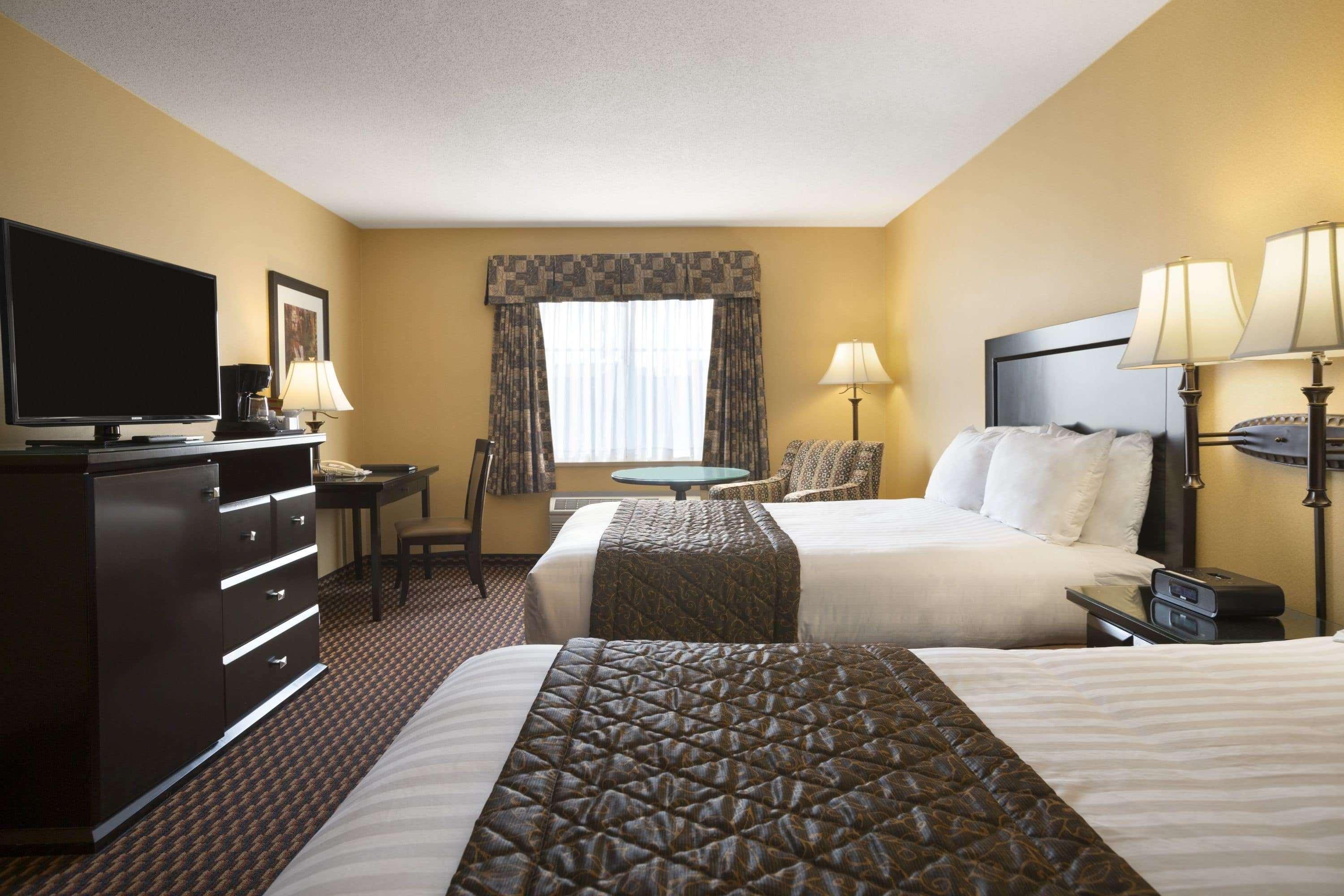 Ramada By Wyndham Surrey/Langley Exterior foto