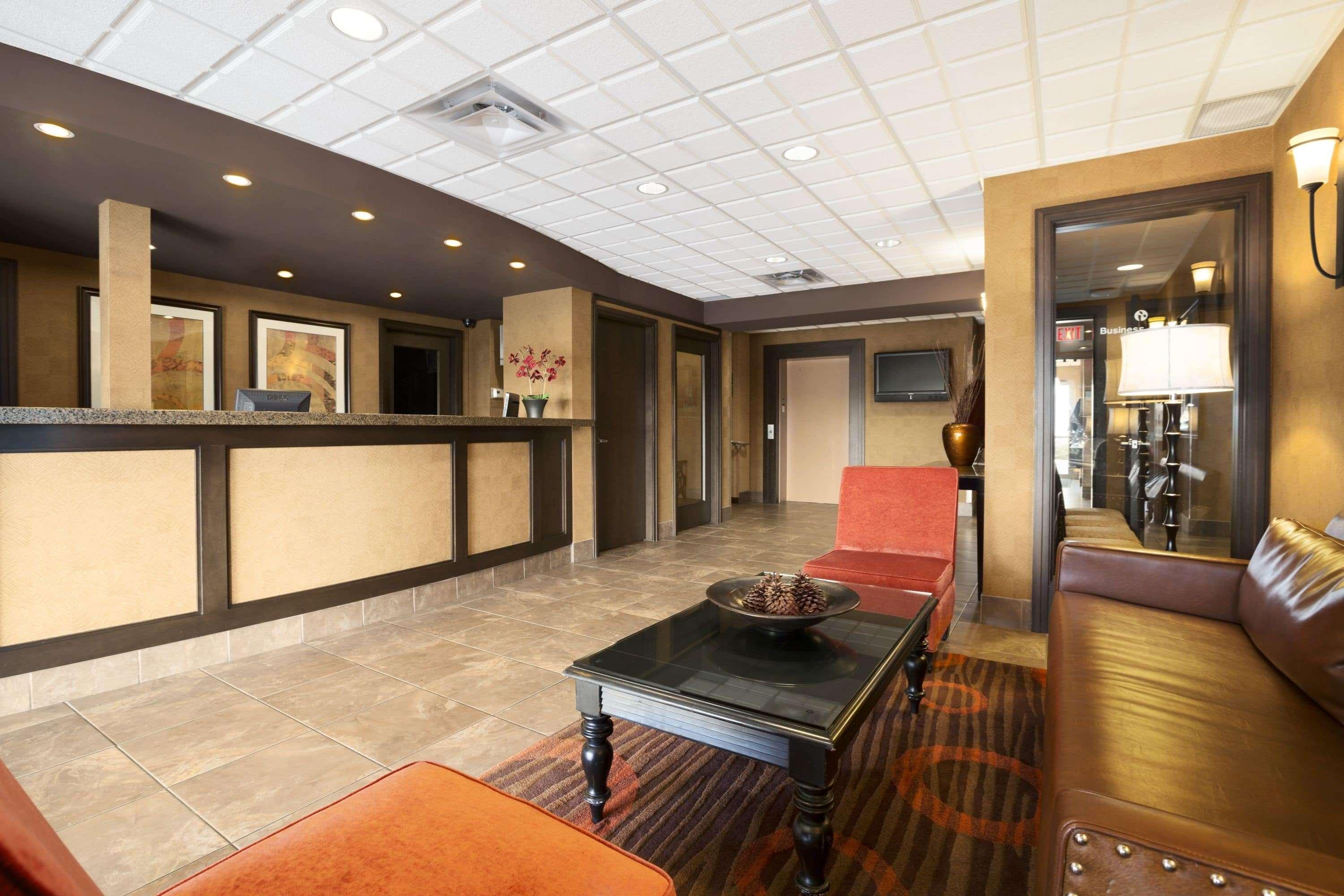 Ramada By Wyndham Surrey/Langley Exterior foto