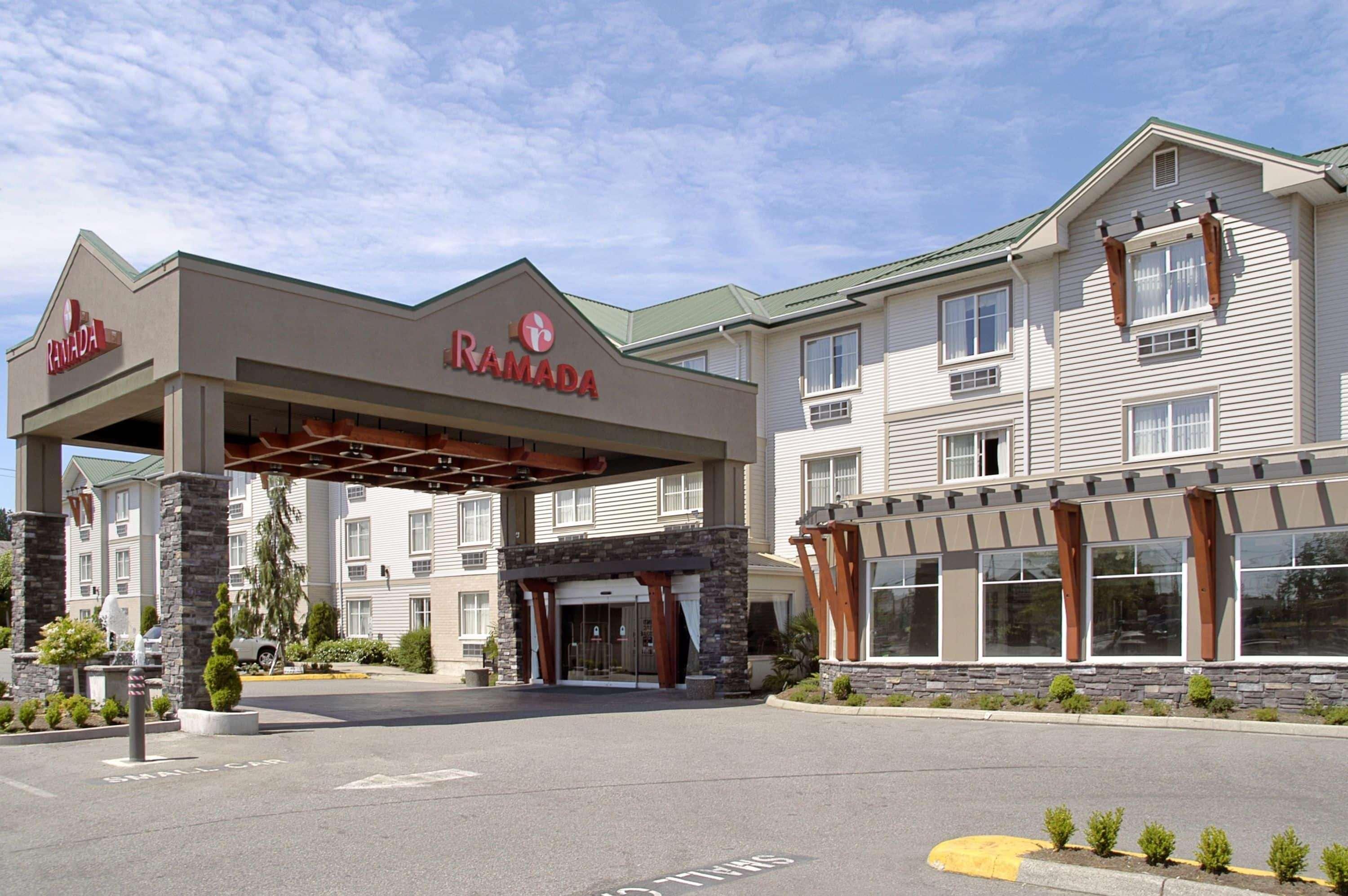 Ramada By Wyndham Surrey/Langley Exterior foto