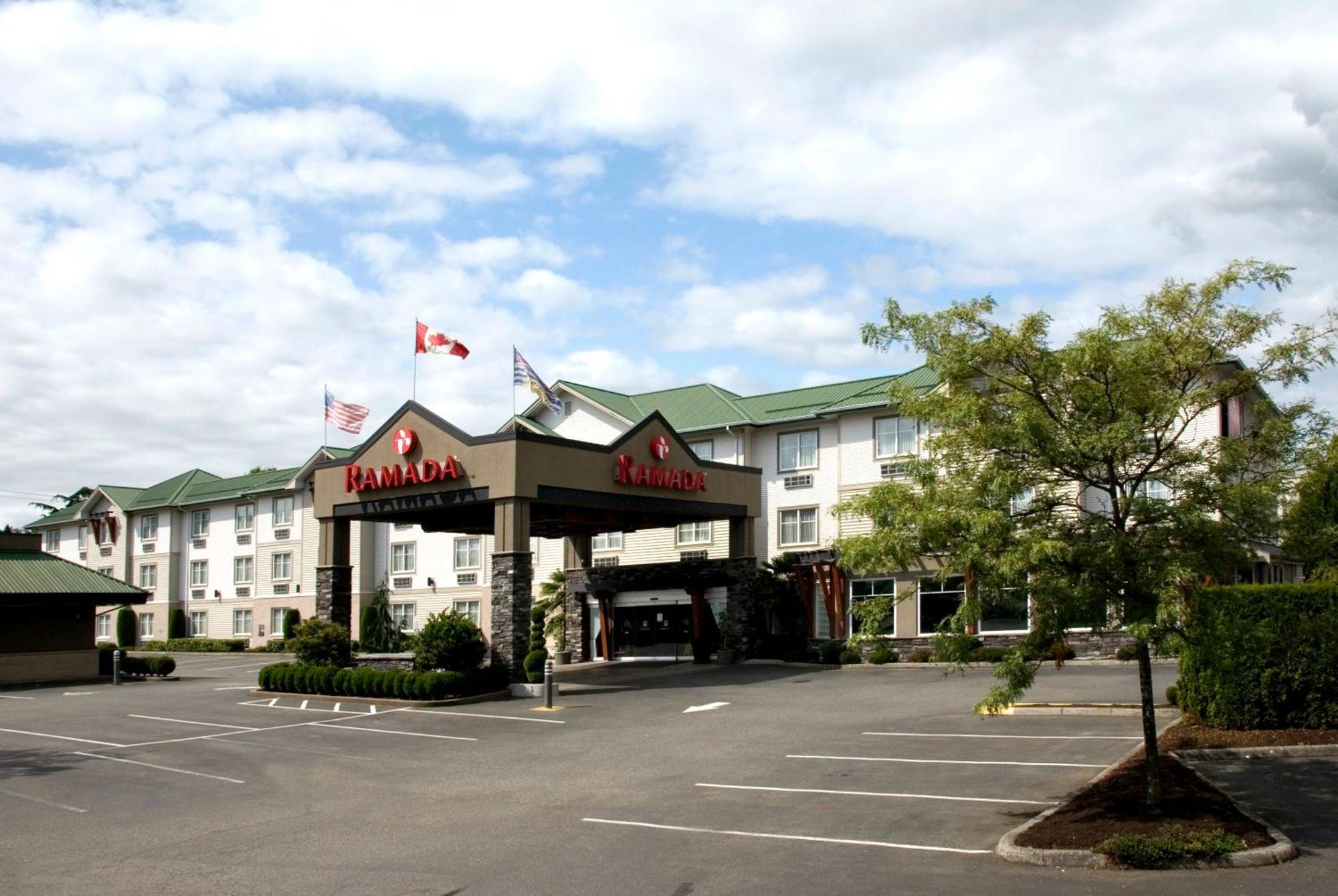 Ramada By Wyndham Surrey/Langley Exterior foto