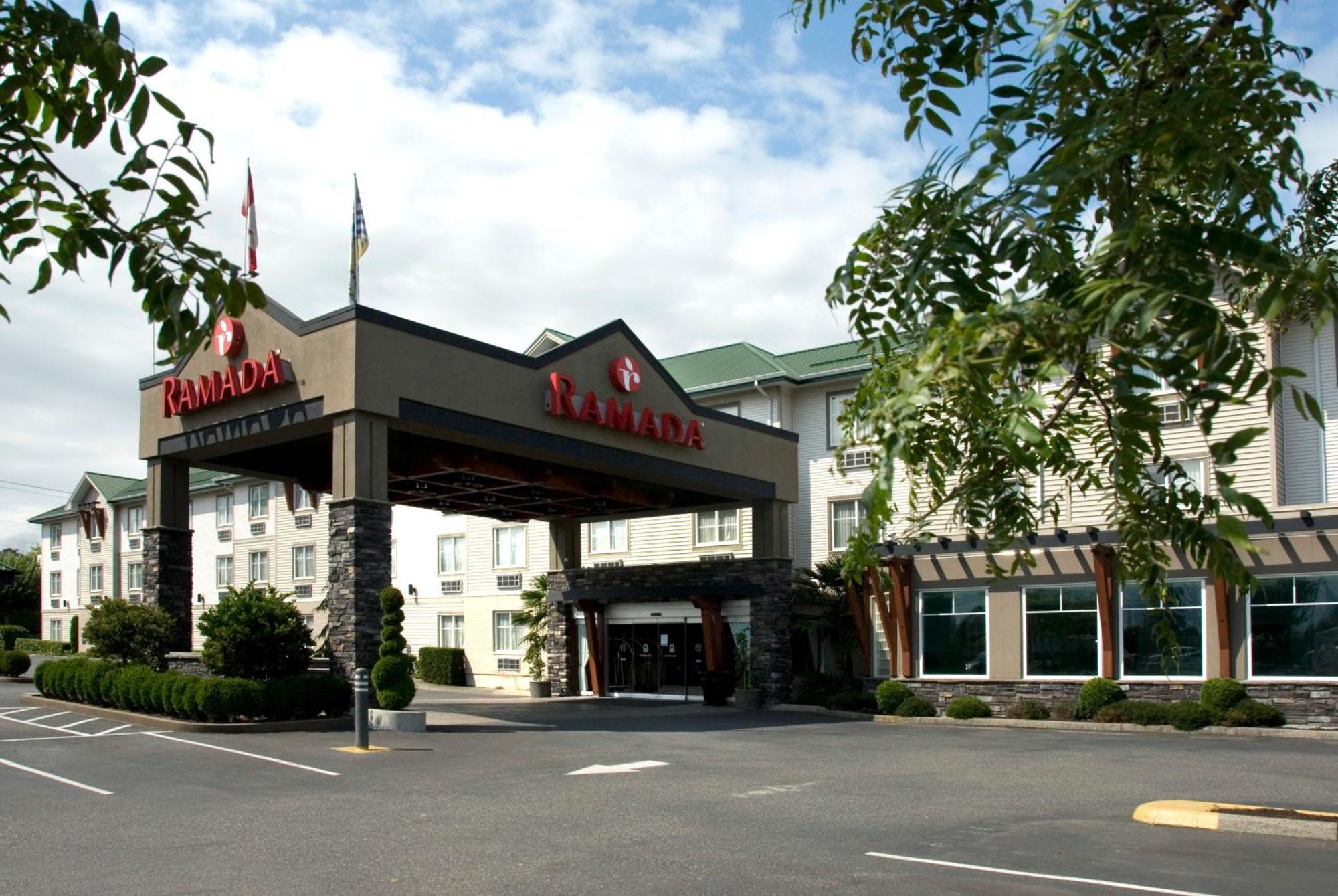 Ramada By Wyndham Surrey/Langley Exterior foto