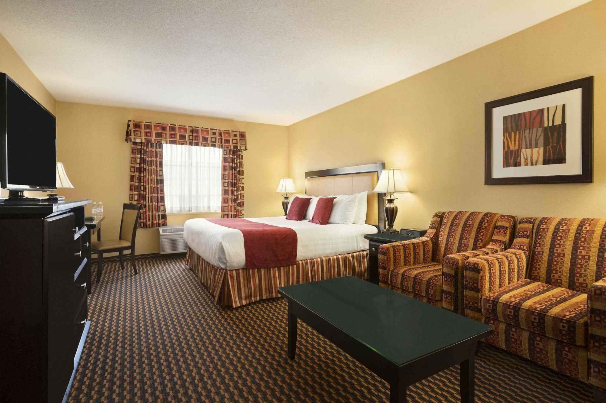 Ramada By Wyndham Surrey/Langley Exterior foto